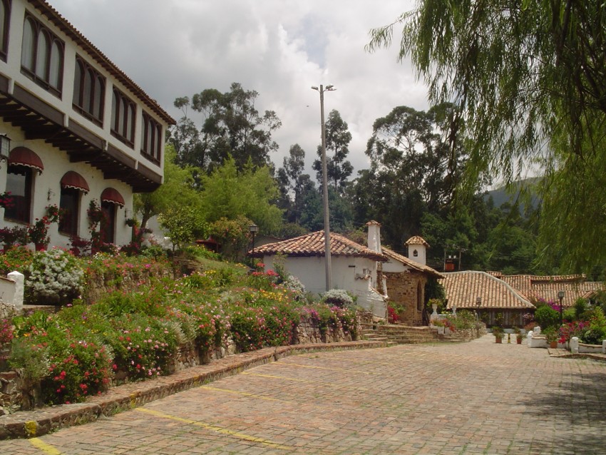 COMPLEJO TURÍSTICO PUNTA LARGA 